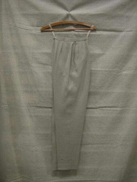Lange broek van in fantasiepatroon geweven wol in grijs/wit (ingeweven motief), behorende tot…