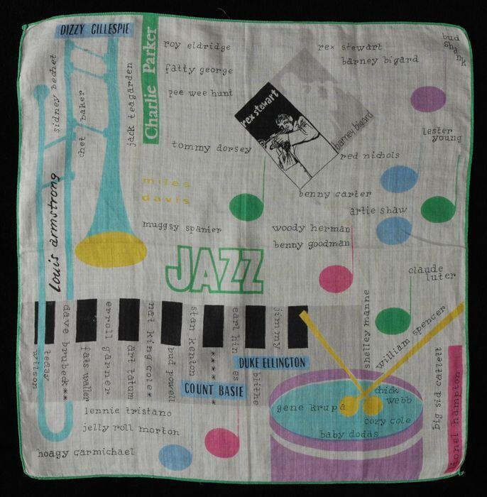 Vierkante zakdoek met veelkleurige opdruk van afbeeldingen van muziekinstrumenten en namen van Jazz…