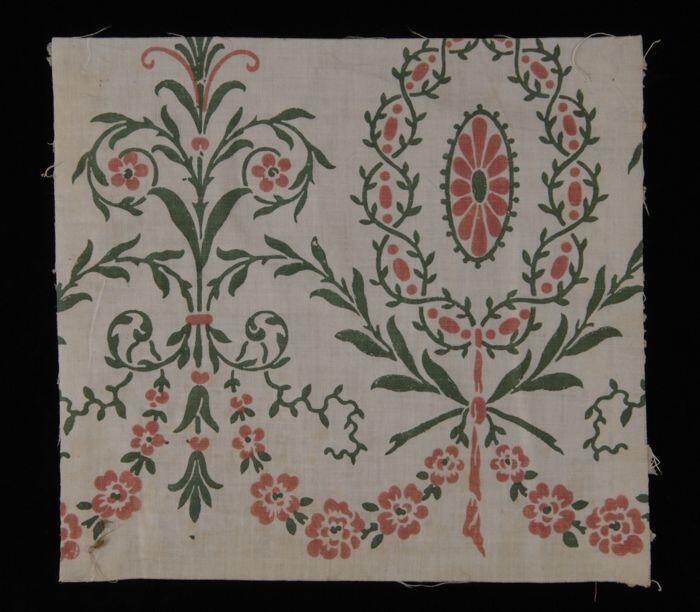Stofstaal, katoen met dessin met bloemen en guirlandes in groen en roze, Kralingse…