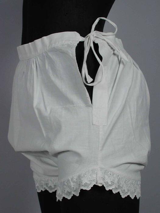 Wijde onderbroek van wit katoenzonder pijpen met ruches wit broderie anglaise
