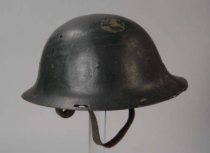 Nederlandse legerhelm M.16