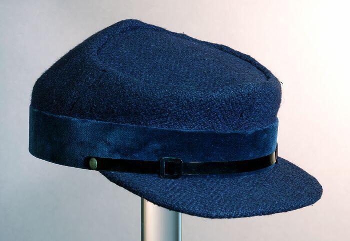 Blauw-paarse jongenspet, type zouavenpet