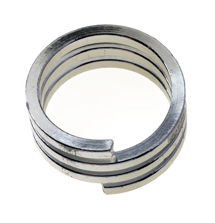 zilverkleurige metalen sjaalklem, spiraalvormig