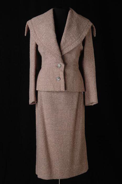 Beige en roze wollen mantelpak