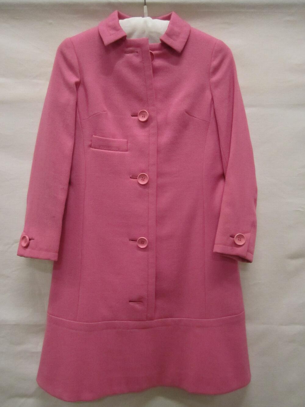 Robe-manteau van roze wol,vallend tot boven de knie met doorgetikte naden