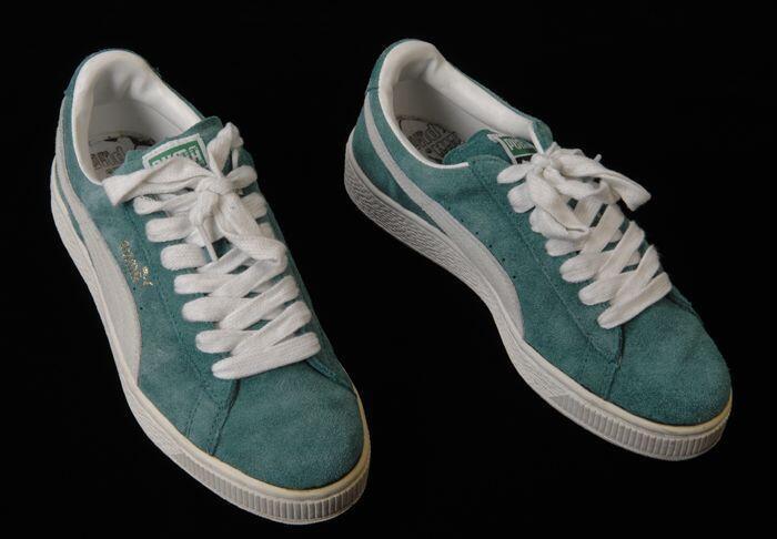 Paar groene suède sneakers van Puma