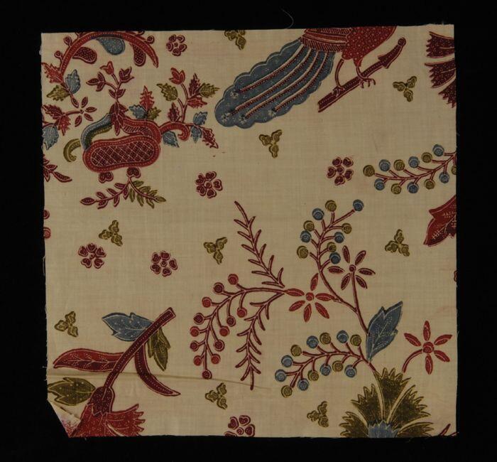 Stofstaal, katoen met veelkleurig batik dessin met bloemranken en vogels op lichtgeel fond,…
