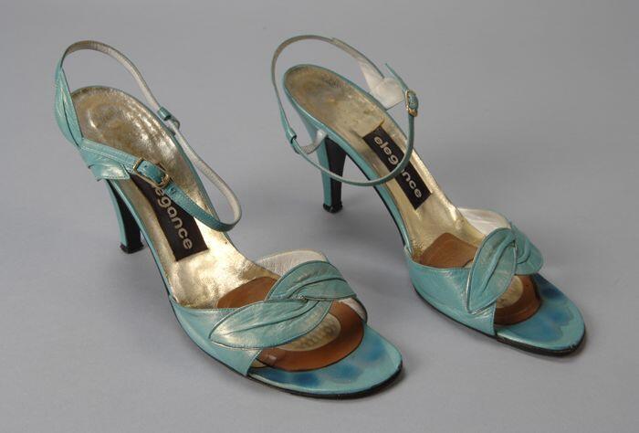 Turquoise sandalettes met een gouden glans op het leer