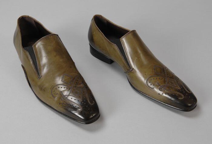 Paar groene herenschoenen, loafers, lange neus, kleine hak, "Corbeau"