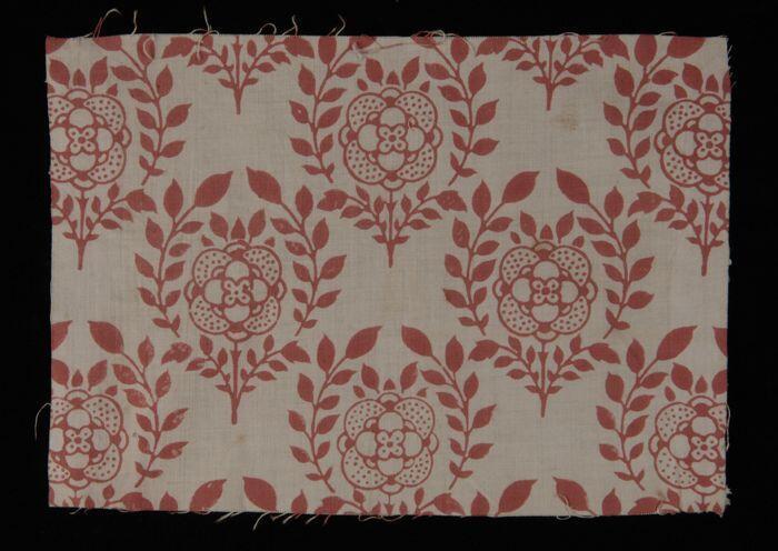 Stofstaal, katoen met dessin met bloemen in roze, Kralingse katoenaatschappij, "2772"
