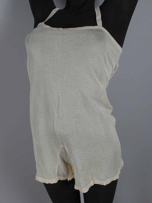 Chemise-enveloppe of combinaison van roze tricot kunstzijde korte pijpen, smalle schouderbanden,…