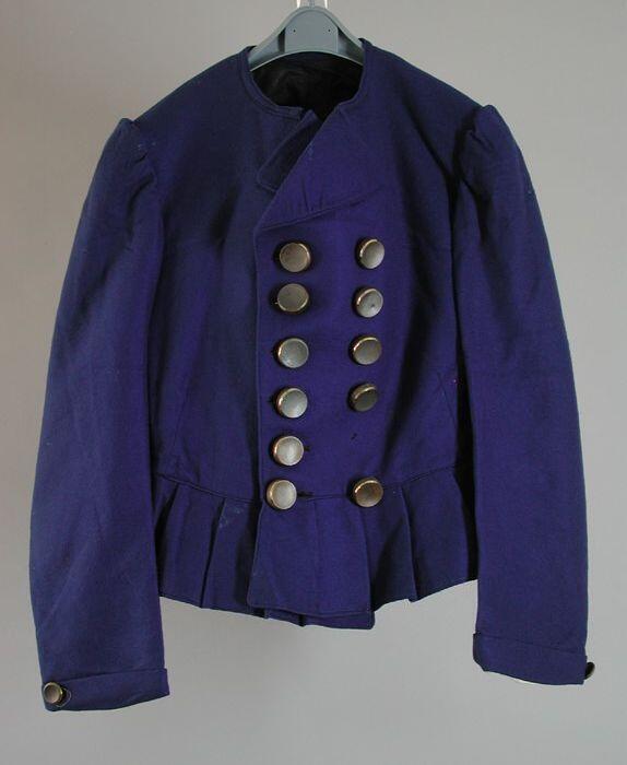 Blauw jak met dubbele rij knopen voor historische optocht 1913