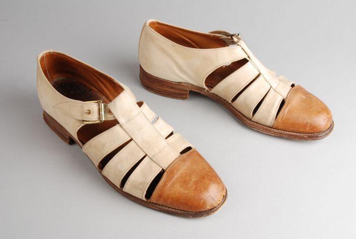 linnenherenschoenen met gesp en naturel leren neus, lage leren hak, doorgestikte zolen