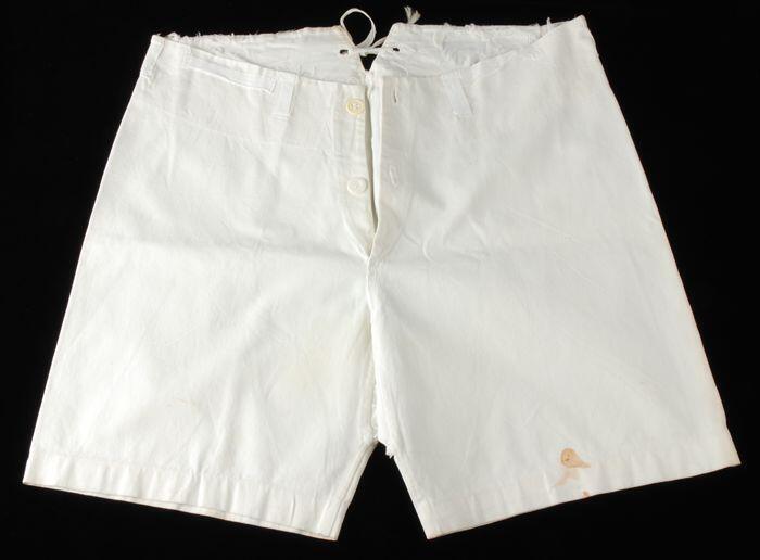 Witte katoenen onderbroek, gemaakt van verpakkingsmateriaal