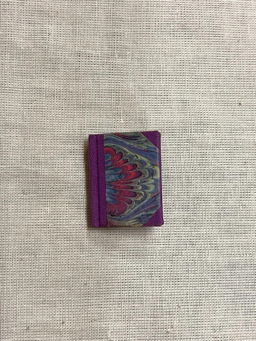 Broche in de vorm van boek