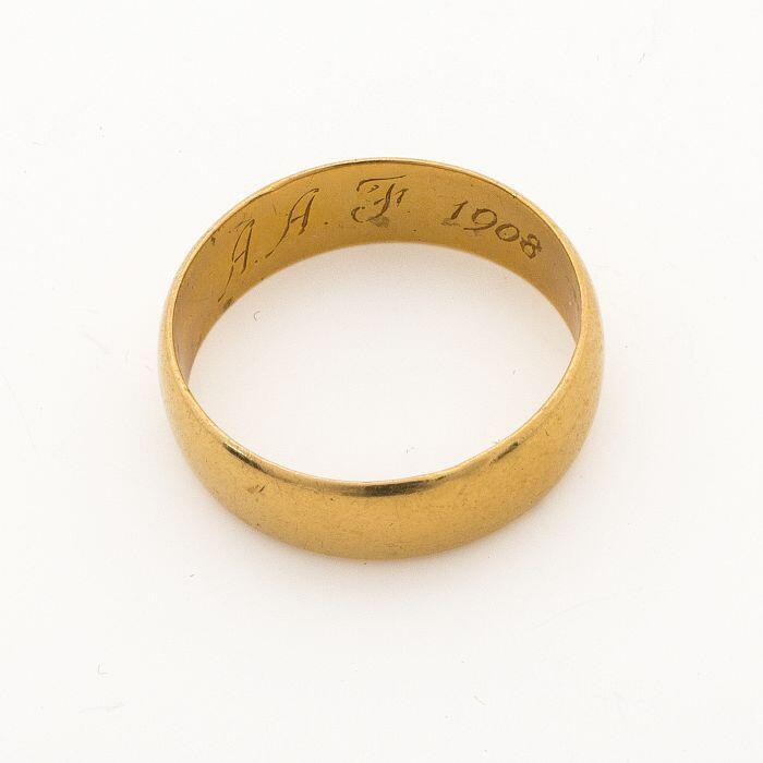 Gouden dames trouwring met inscriptie "A.A.F. 1908"