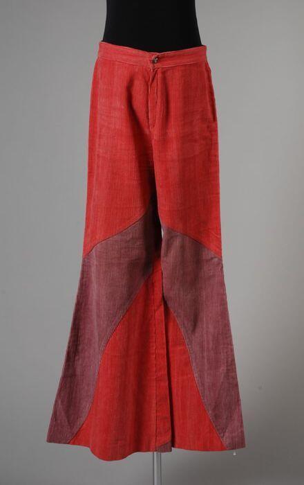 Broek van rood en lila ribfluweel, lang model met wijd uitlopende pijpen