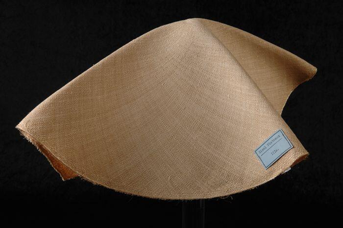 Cloche van sisal, naturel van kleur, halffabrikaat