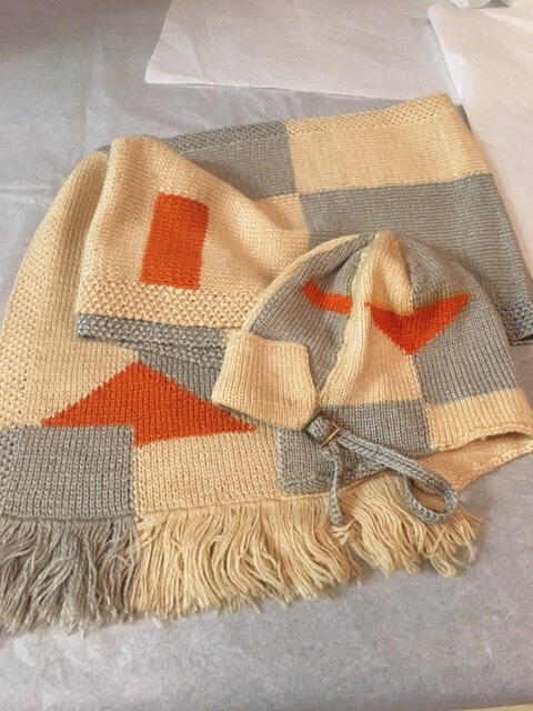 Shawl met muts
