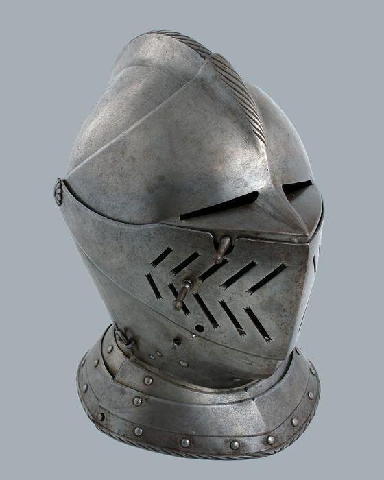 Helm met vizier behorende bij ruiterharnas