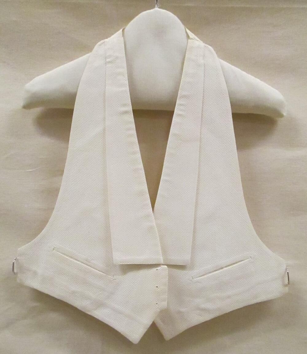 Vest (man) front van rokvest (tweedelig) van wit pique met shawlkraag