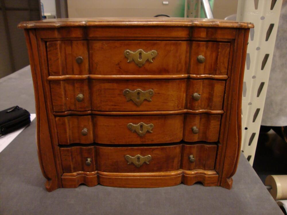 Poppe-commode