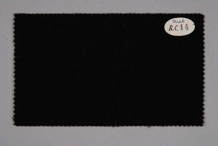 Stofstaal van zwart keper voor uniformen voor suppoosten Historisch Museum, "R.C. 14"
