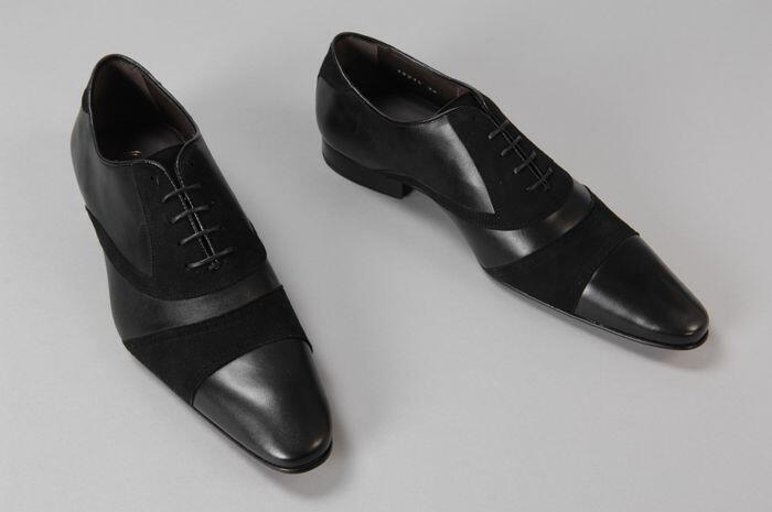Paar zwarte heren veterschoenen met suède accenten, "Corbeau"