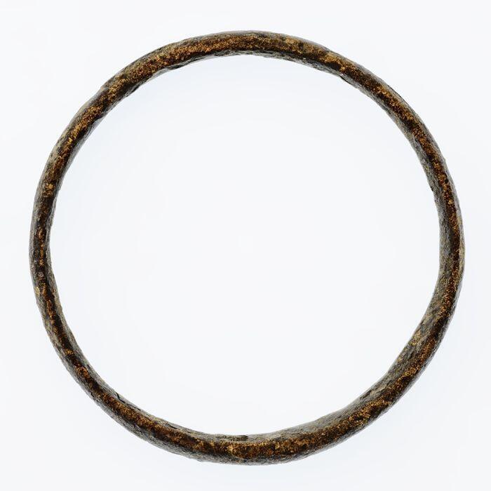 Koperen ring, wat onregelmatig van vorm