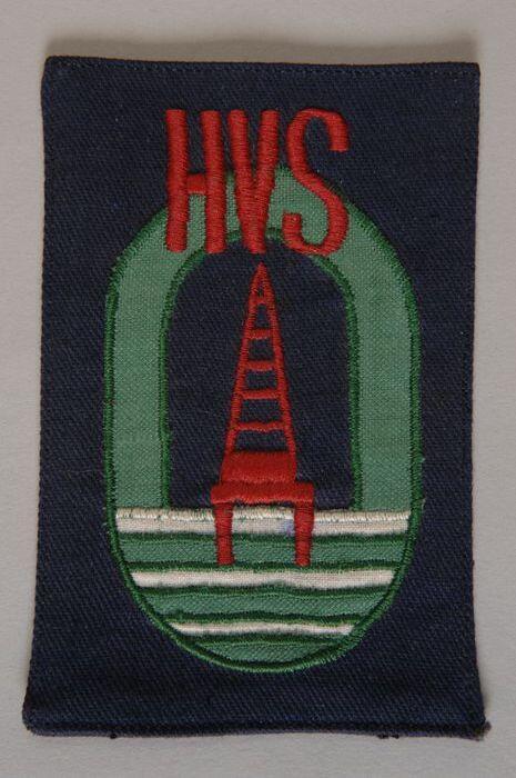 Donkerblauw stofembleem "HVS"