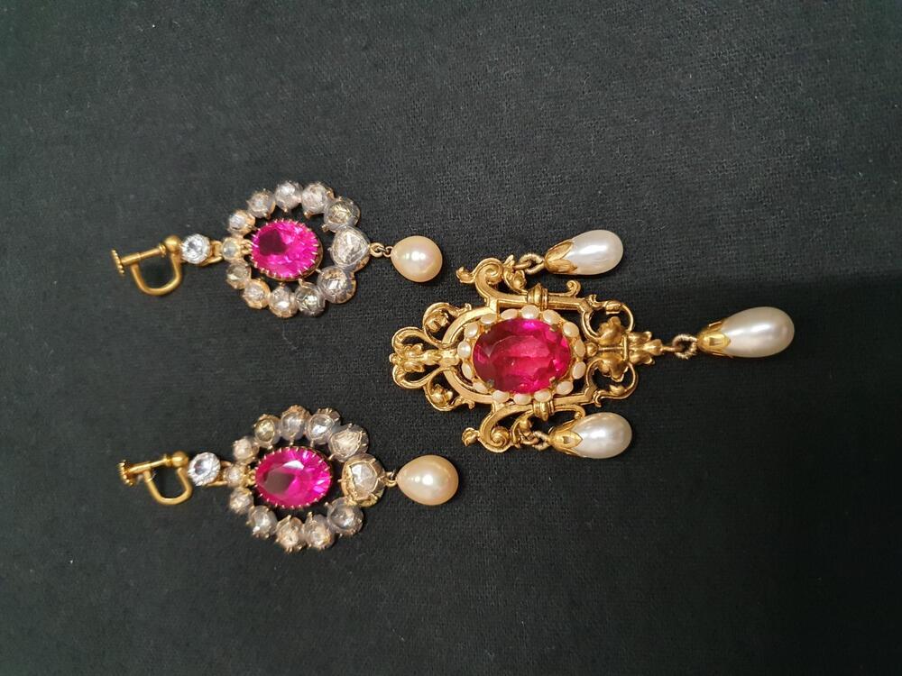 Hanger-broche met stel oorhangers