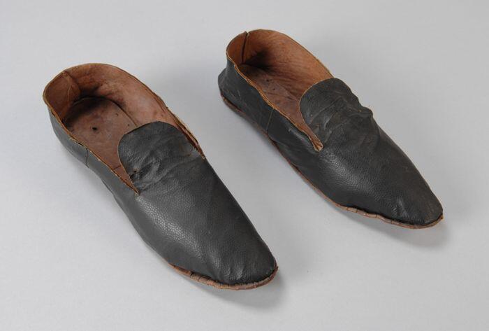 Pantoffels, zwart met leren binnenzijde