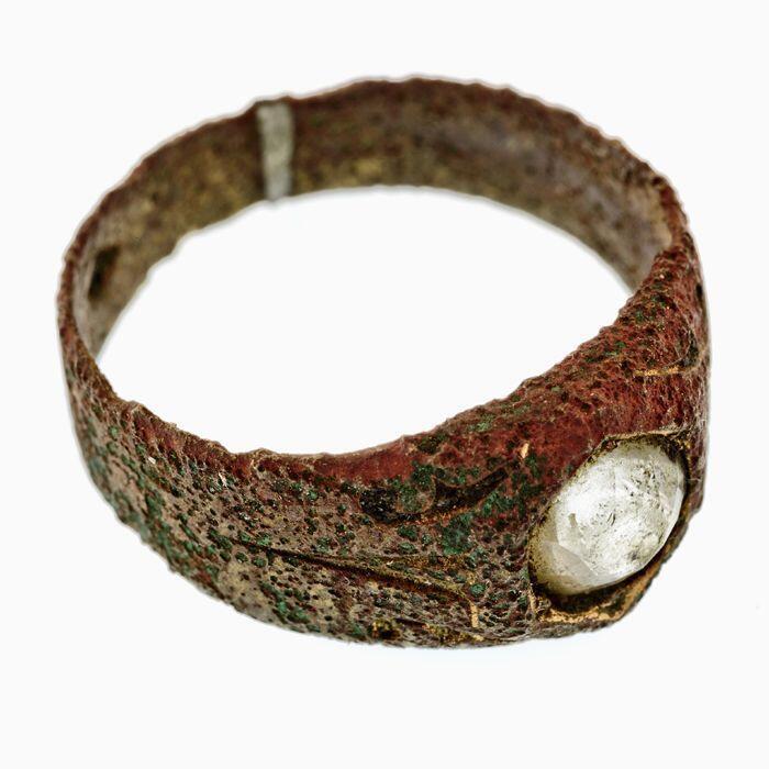 Verguld koperen ring met stukje kristal of glas