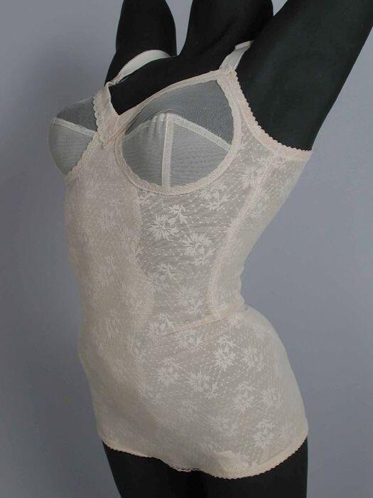 Figuurcorrigerende bodystocking van huidkleurig elastisch kant met bloemmotief, elastische…