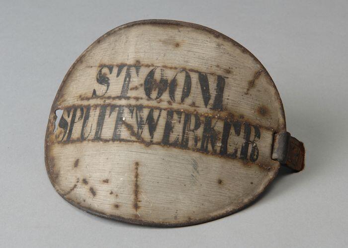 Schild van de brandweer met "STOOMSPUITWERKER"