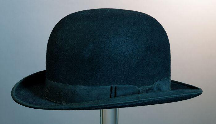 Zwarte vilten bolhoed met zwart lint en strik
