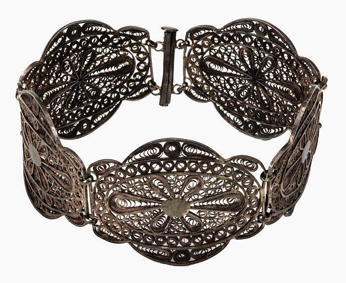 zilverkleurige armband met grote schakels met filigrein