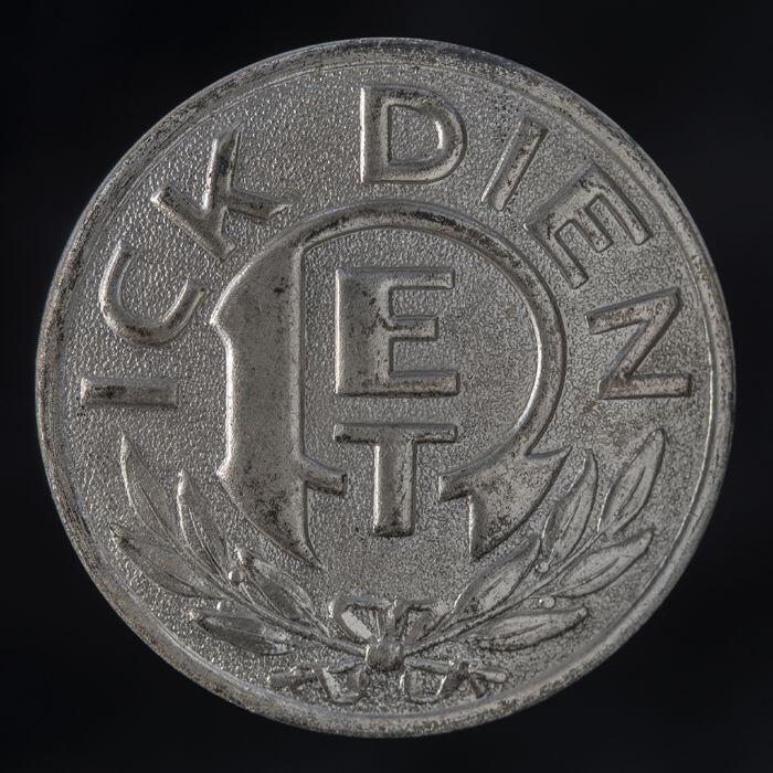 zilverkleurige broche voor conductrice RET