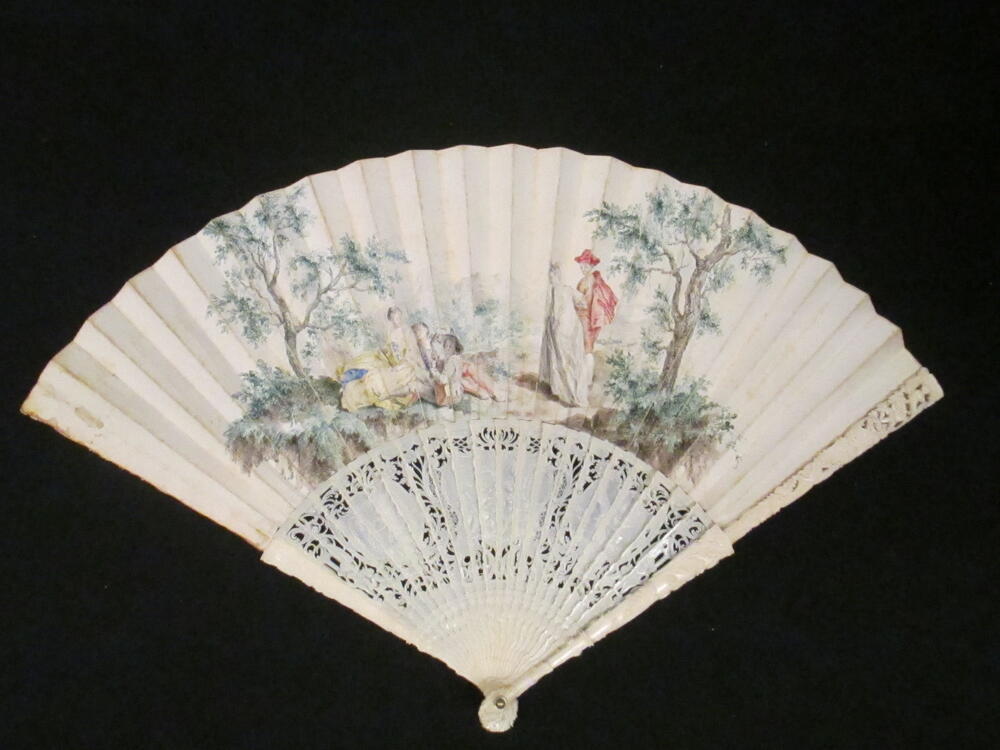 Vouwwaaier, montuur van ivoor, blad van perkament met pastorale voorstelling in de trant van Watteau
