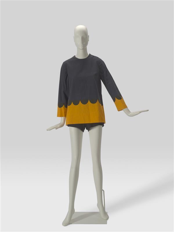 Minijurkje en hotpants
