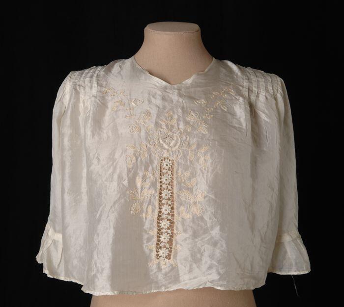 Geborduurde wit zijde blouse