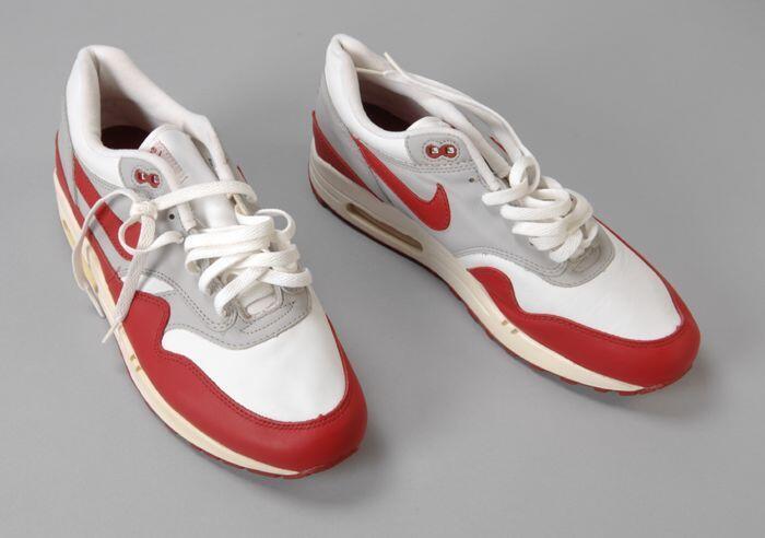Witte, rood met grijze leren sportschoenen