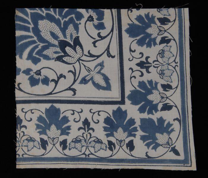 Stofstaal, katoen met dessin met bloemranken in twee tinen blauw , Kralingse katoenaatschappij, "25…