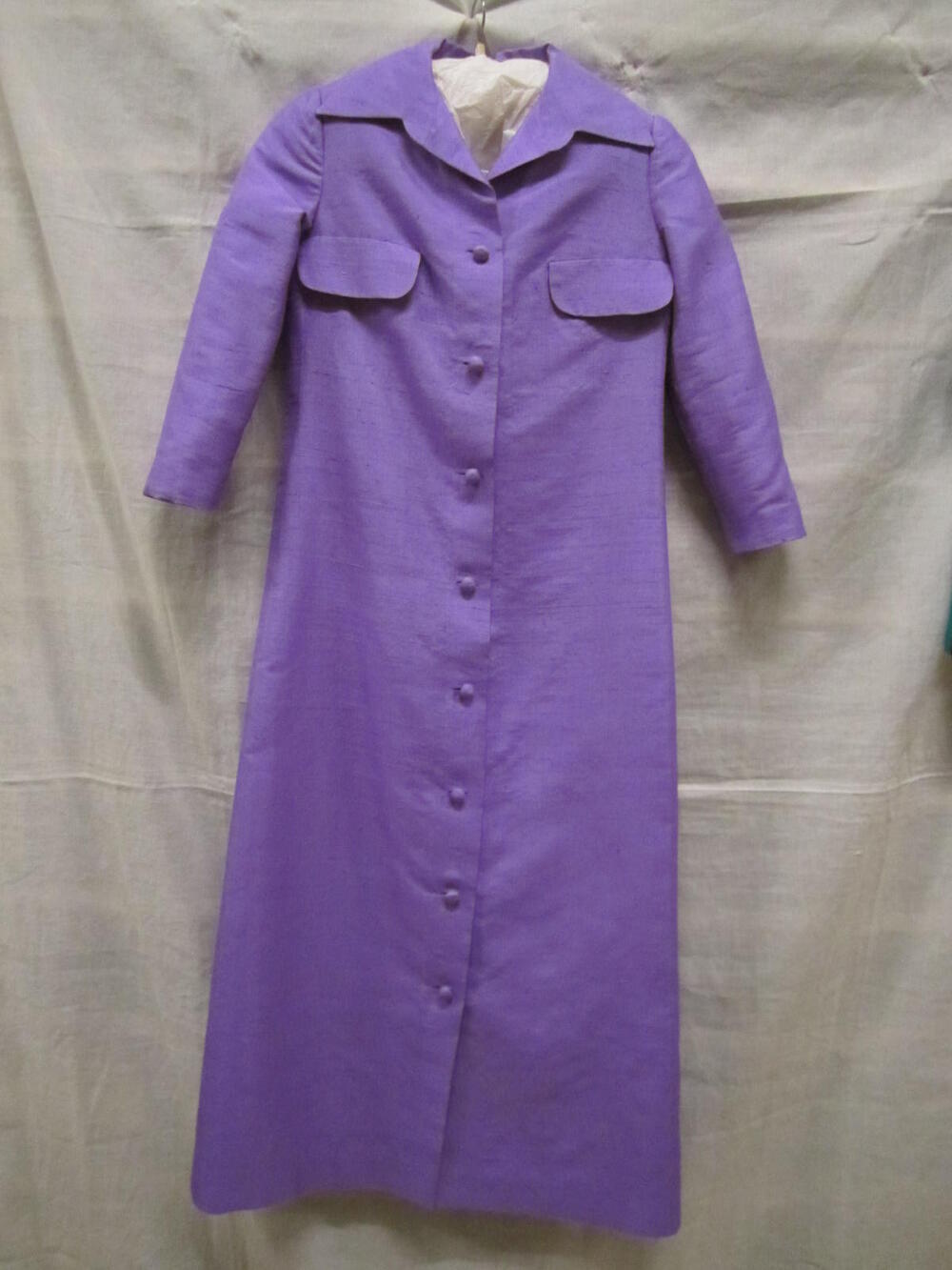 Robe-manteau van lila thaizijde, onderdeel van ensemble