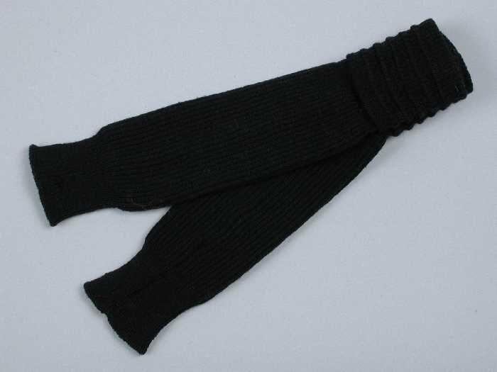 Paar mitaines, gebreid van zwarte wol binnenzijdevan het manchet grijs, babykleding