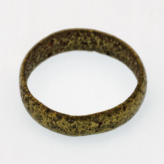 Koperen of bronzen ring, klassieke trouwring