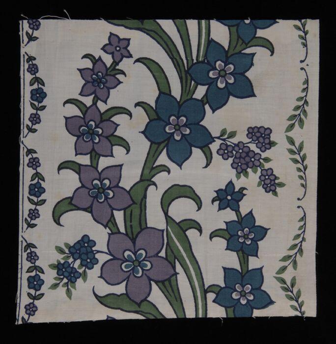 Stofstaal, katoen met dessin met bloemen in groen, blauw en lila, Kralingse katoenaatschappij  …
