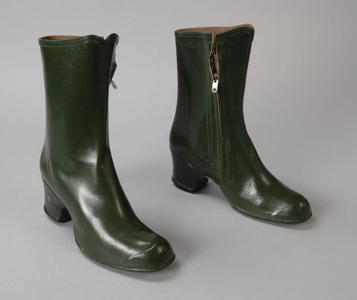 Groene rubbern overschoenen met ritssluiting en hakje
