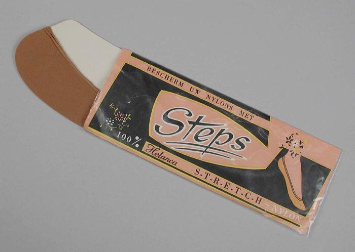 Paar huidkleurige nylonkousenvoetjes in de originele verpakking, "Steps"