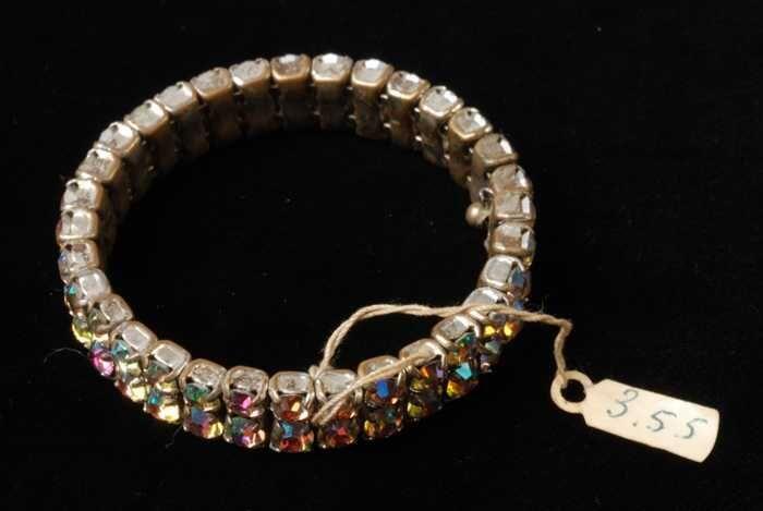 Armband, spiraalarmband met twee rijen kunstdiamantjes in een zilverkleurige vattin, kapper Van…